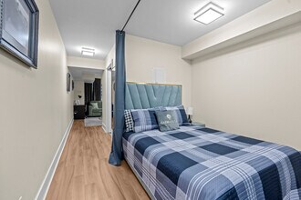 300 Front St W, Unit SI ID1345906P in Toronto, ON - Building Photo - Building Photo