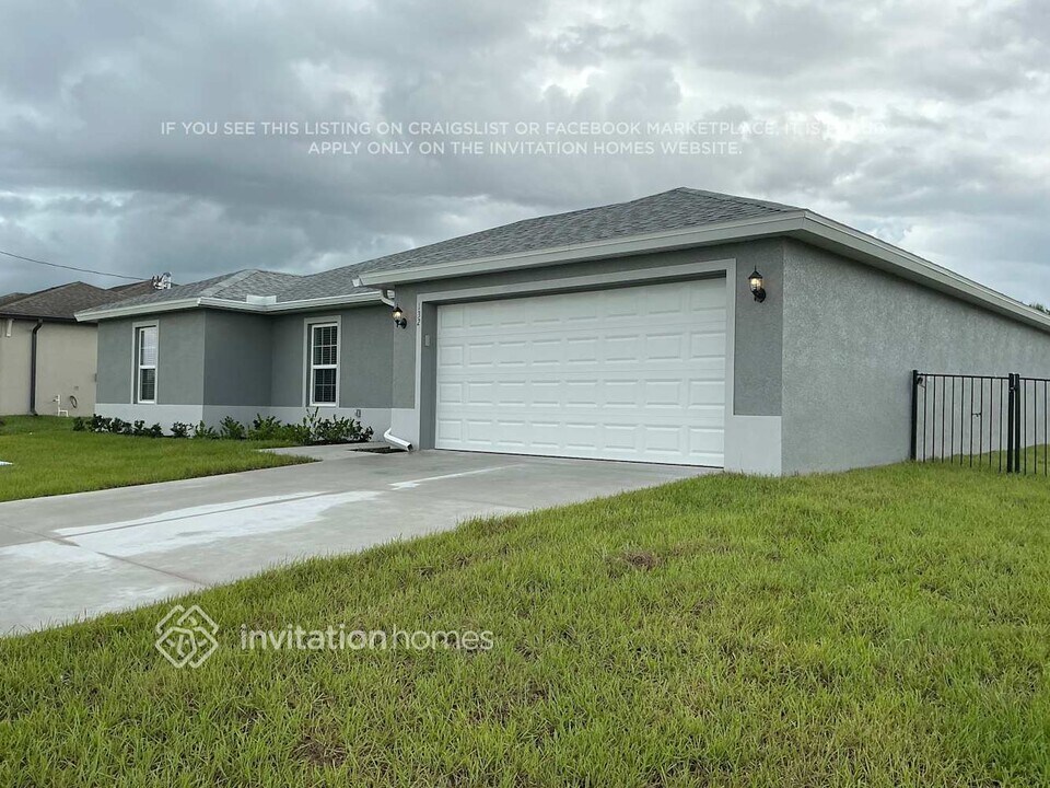 132 NE 6th St in Cape Coral, FL - Foto de edificio