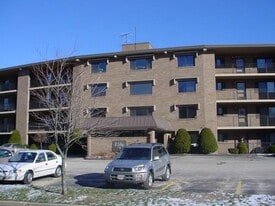 650 E Greenwich Ave in West Warwick, RI - Building Photo