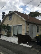 213 Stirling Rd in Dania Beach, FL - Building Photo - Building Photo