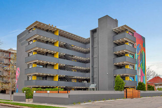 Black Swan Apartments in Denver, CO - Building Photo - Building Photo