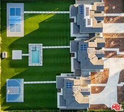 8670 Encino Ave in Los Angeles, CA - Building Photo - Building Photo