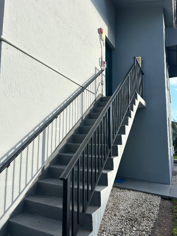 7160 NW 179th St in Hialeah, FL - Foto de edificio - Building Photo