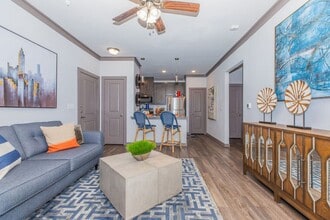 9393 Farm to Market 1960 Bypass Rd W in Humble, TX - Foto de edificio - Building Photo