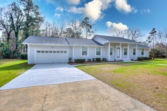 15 Pembroke Ct in Sumter, SC - Foto de edificio - Building Photo