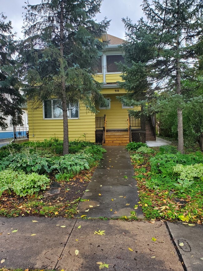 916 N Broadway Dr, Unit Main