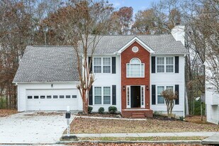655 Simon Ive Dr in Lawrenceville, GA - Building Photo