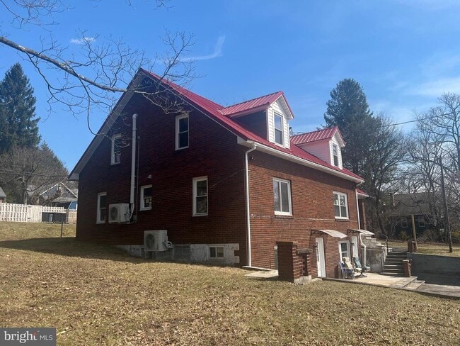 604 E Oak St in Oakland, MD - Building Photo - Building Photo