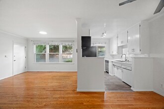 2001 Beachwood Dr in Los Angeles, CA - Building Photo - Building Photo