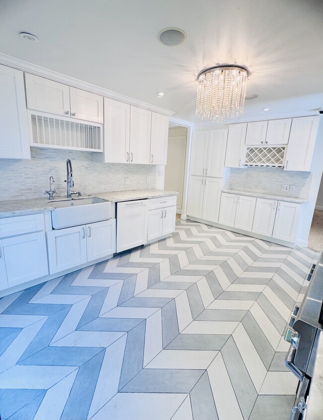 property at 936 Chantilly Rd