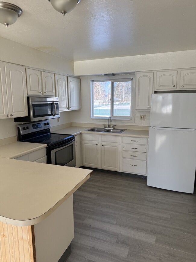 829 17th Ave in Fairbanks, AK - Building Photo - Building Photo