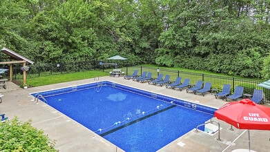 Westminster Place in Liverpool, NY - Foto de edificio - Building Photo