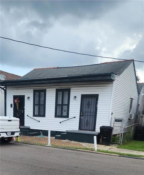 property at 1353 Annette St