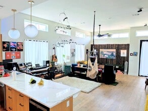 1403 S Redondo Dr in Austin, TX - Foto de edificio - Building Photo