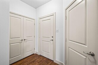 9806 Avenue V in Lubbock, TX - Foto de edificio - Building Photo