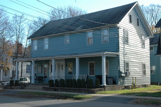 66 Main St in Succasunna, NJ - Foto de edificio - Building Photo