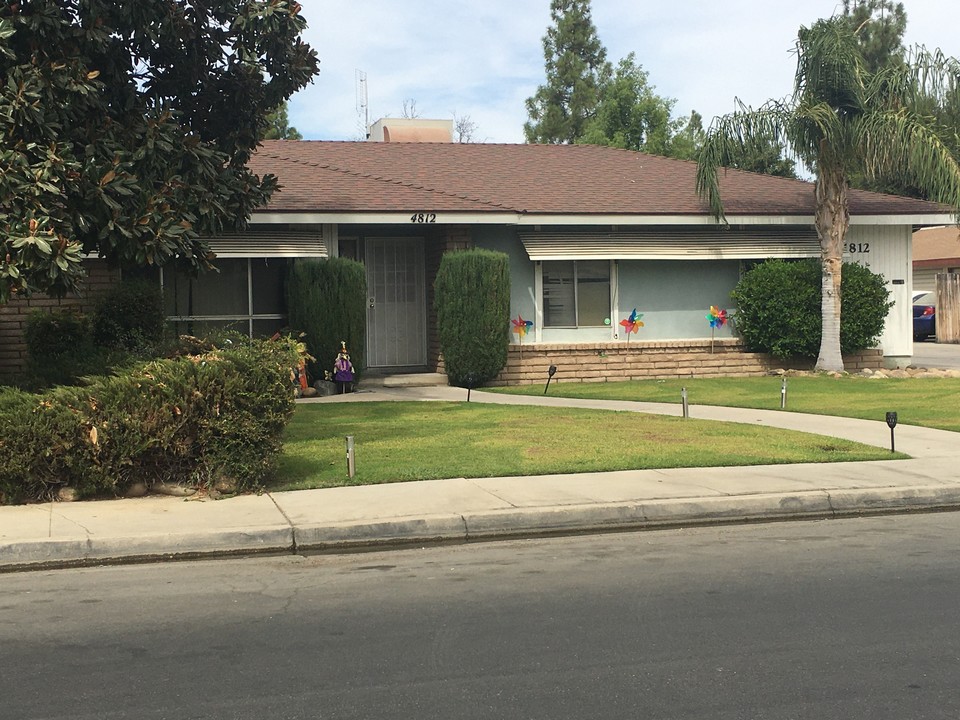 4812 Summertree Ln in Bakersfield, CA - Building Photo