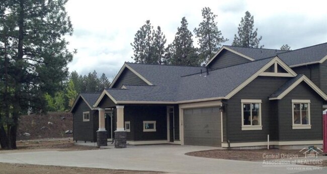 60375 Hedgewood Ln in Bend, OR - Building Photo - Building Photo