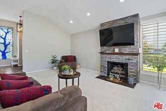 5757 Owensmouth Ave in Los Angeles, CA - Building Photo - Building Photo