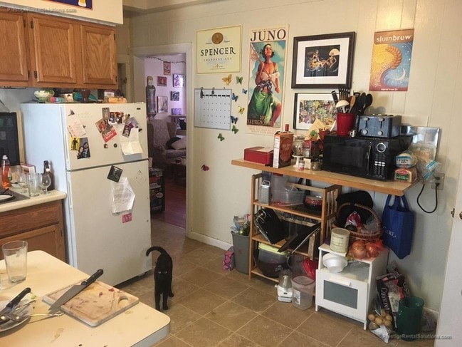 4 Imrie Rd, Unit 2 in Boston, MA - Foto de edificio - Building Photo