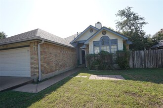 2206 Raintree Path in Round Rock, TX - Foto de edificio - Building Photo