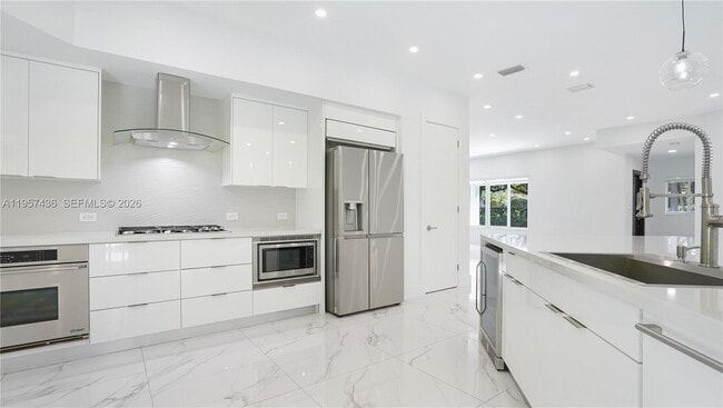 property at 711 Sunset Rd