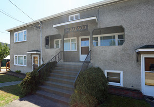 1811 Oak Bay Ave in Victoria, BC - Building Photo - Building Photo