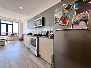 327 Communipaw Ave in Jersey City, NJ - Building Photo - Building Photo