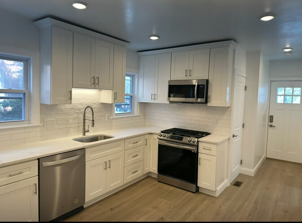 73 Cameron Ave, Unit 1 in Somerville, MA - Foto de edificio