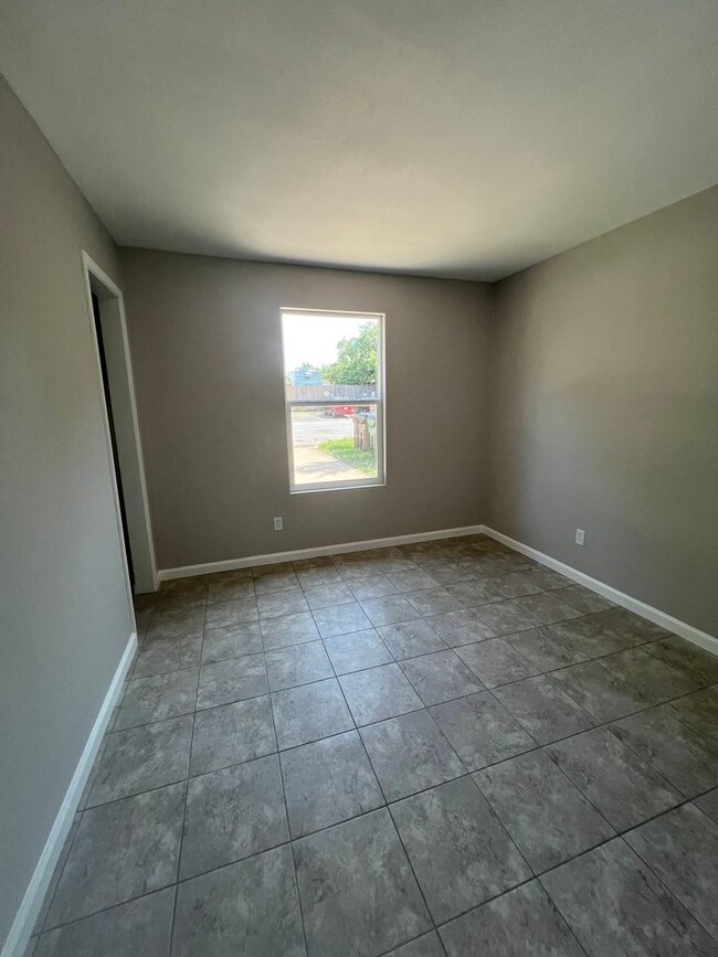 1108 E Liberty Ave in Round Rock, TX - Building Photo - Building Photo