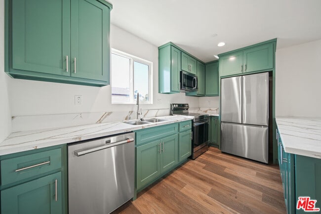 1055 Wilton Pl in Los Angeles, CA - Building Photo - Building Photo