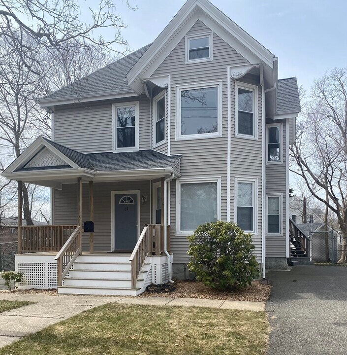11 Maple Ave, Unit Apt. 4 in Foxboro, MA - Building Photo
