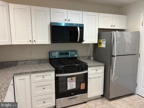 2403 Beacon Hill Dr in Gloucester Township, NJ - Building Photo - Building Photo