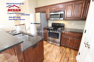 1204 Stonecrest Ct in Kearney, MO - Foto de edificio - Building Photo