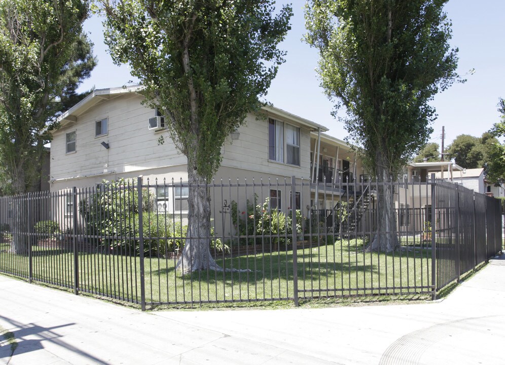 11903 Vanowen St in North Hollywood, CA - Building Photo