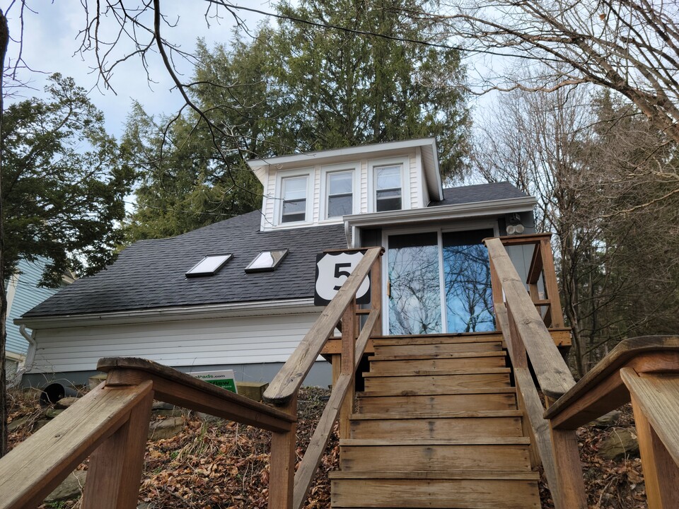 5 Linden Ave in Oneonta, NY - Foto de edificio