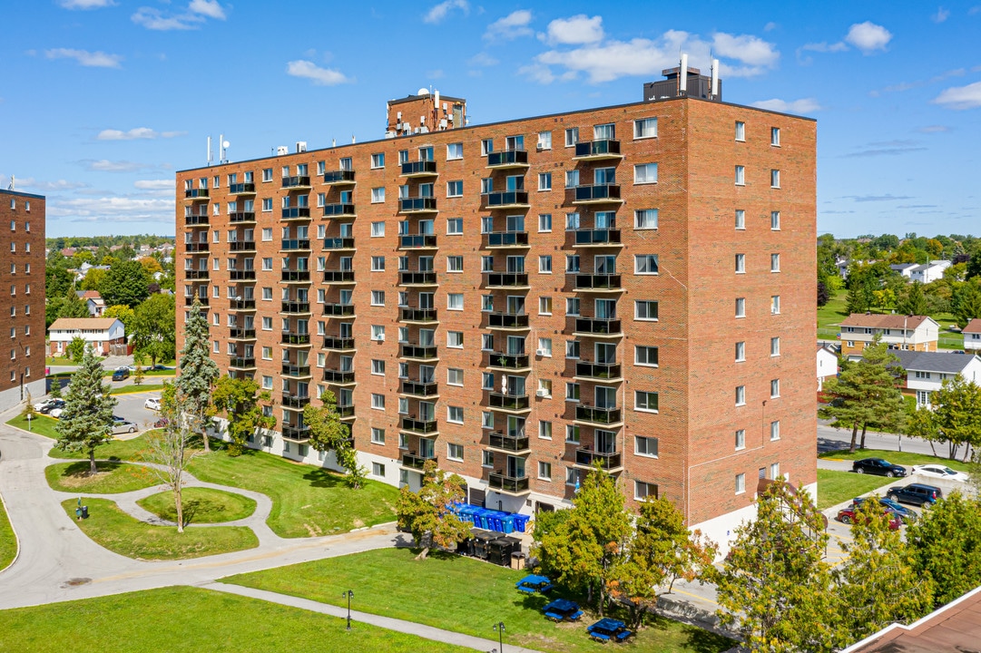 Riviera Apartments in Gatineau, QC - Building Photo