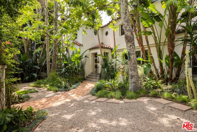 property at 1745 N Vista St