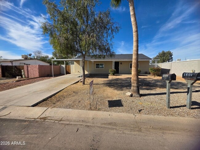 property at 1502 N 180th Dr