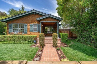 624 Harvard Ave in Menlo Park, CA - Building Photo