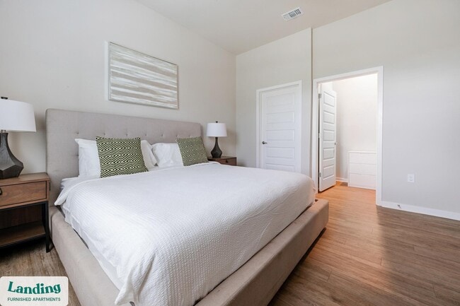 4902 Cosmos Cir, Unit 104 in Wimauma, FL - Building Photo - Building Photo