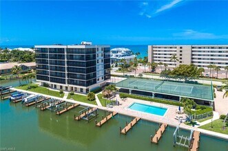 10420 Gulf Shore Dr in Naples, FL - Foto de edificio - Building Photo