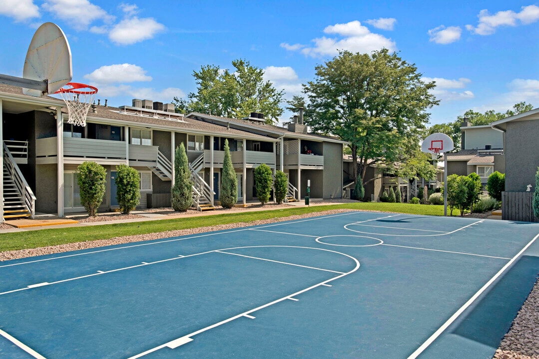 Rosemont West 84th in Federal Heights, CO - Foto de edificio