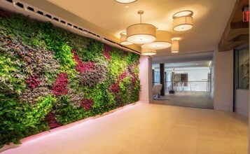 165 Cambridgepark Dr in Cambridge, MA - Foto de edificio - Building Photo