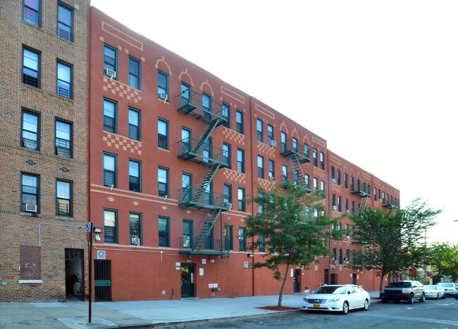 1524 Leland Ave in Bronx, NY - Foto de edificio - Building Photo