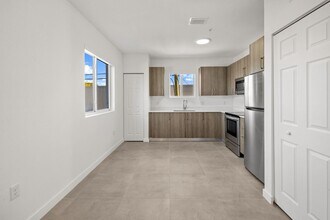 1295 W 69th St in Hialeah, FL - Building Photo - Building Photo