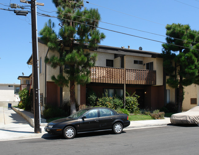 16942 Hoskins St in Huntington Beach, CA - Building Photo - Building Photo