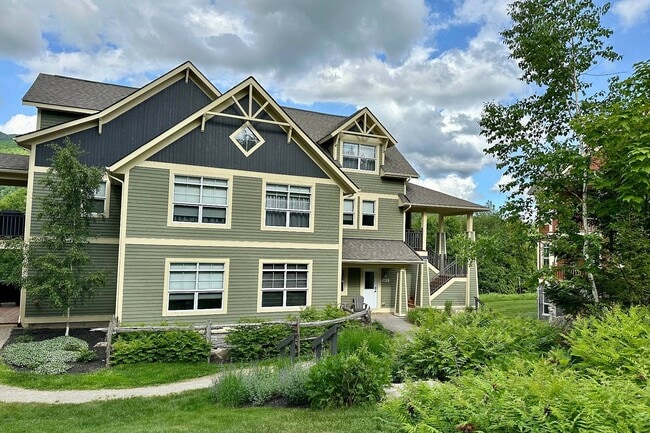 property at 215 Chem. des Quatre-Sommets
