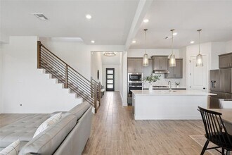6908 Empresa Dr in Austin, TX - Foto de edificio - Building Photo