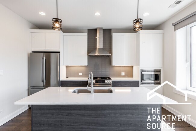 317 W Evergreen Ave in Chicago, IL - Building Photo - Building Photo